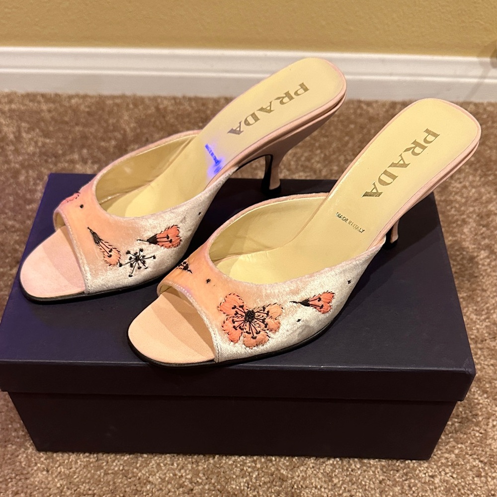 Prada Women's Peach and Black Floral Heels